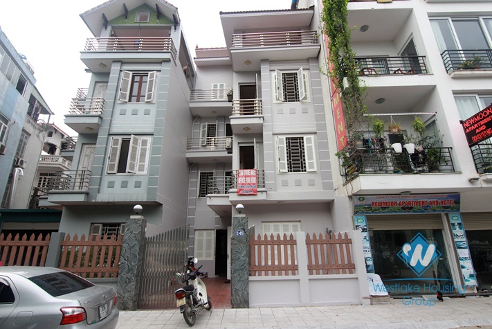 Lake view house with 4 bedrooms for rent in Tay Ho district